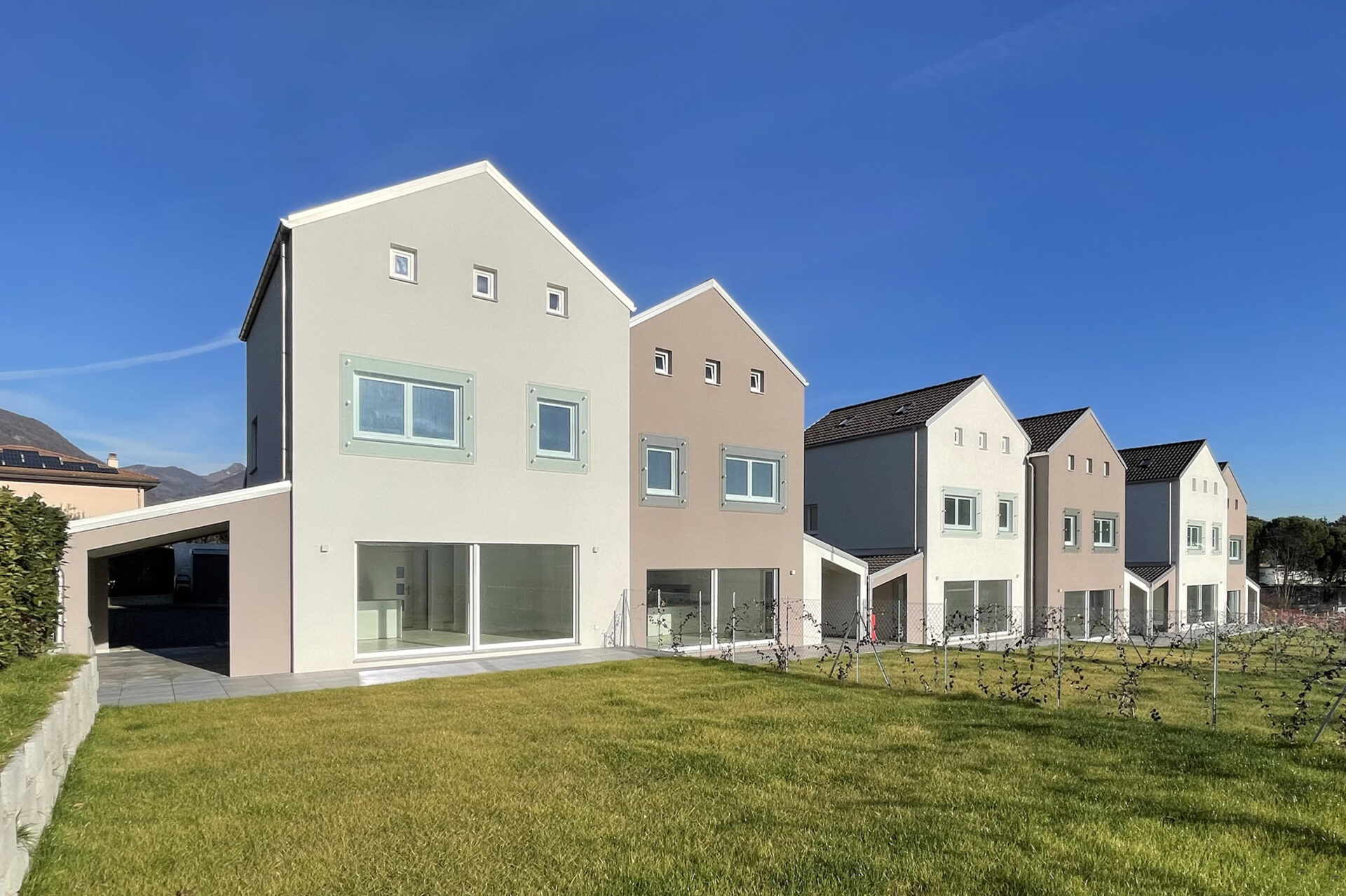 esterno-lato-giardino-2