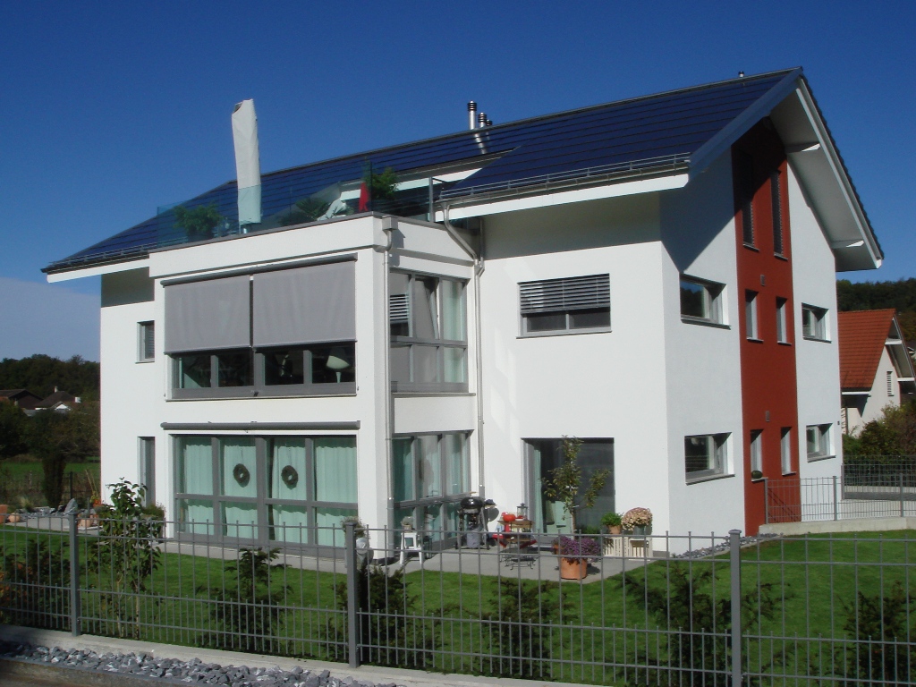 hisa-jelovica-v-svici